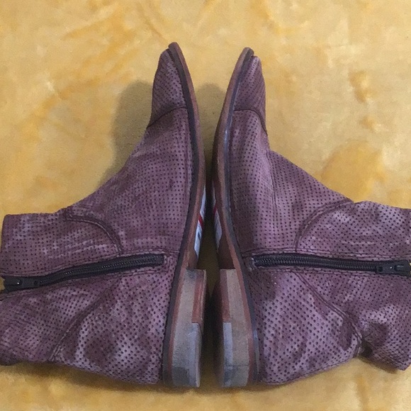 π FREE PEOPLE Pin Dot Distressed Leather Ankle Boots 5β Shaft Height Low Heel - Picture 9 of 11